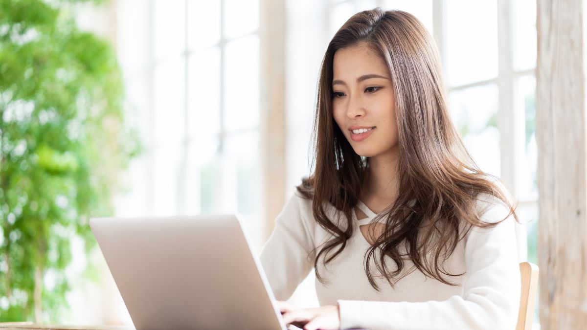 問合せパソコン女性